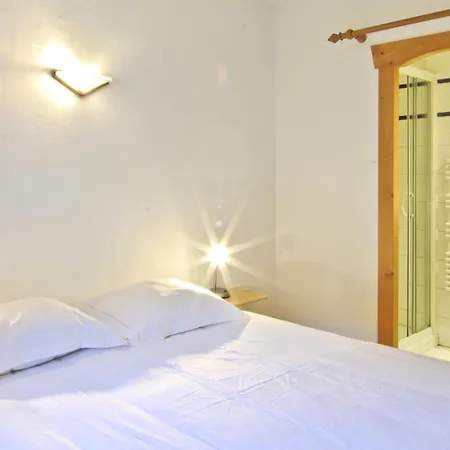 Clos Des Etoiles - 3 Pieces Pour 6 Personnes 214 *